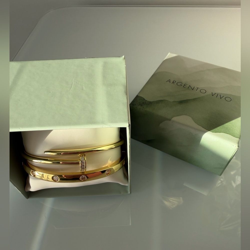Viral Argento Vivo Gold Nail Bangle Set